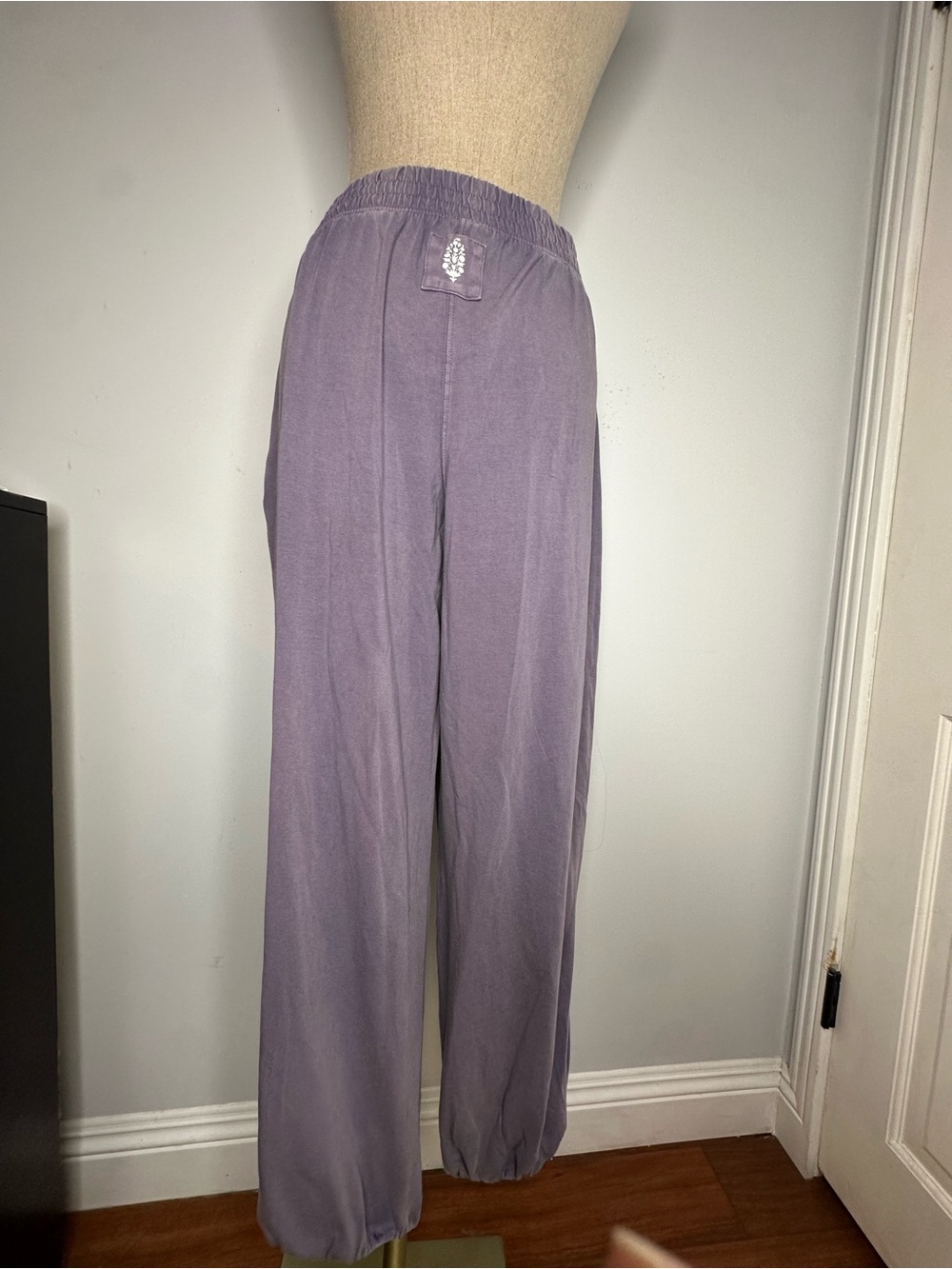 FP Movement by Free People balloon-style sweatpants in a washed purple/lavender - Picture 4 of 10
